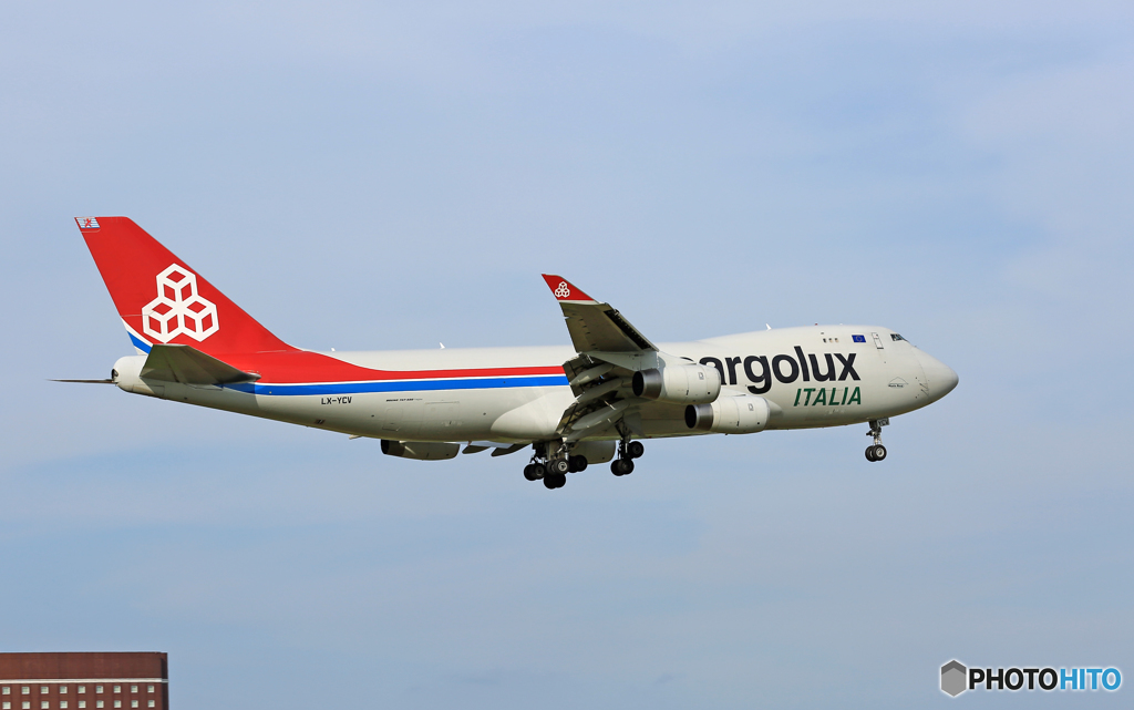 「青い空」が一番 Cargolux 747-400 LX-YCV 着陸 