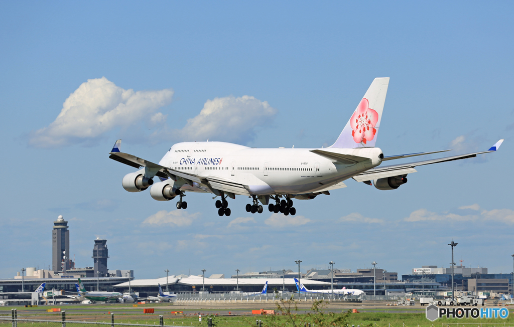 「ぶるー」　China 747-400 B-18210 到着です