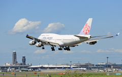 「ぶるー」　China 747-400 B-18210 到着です