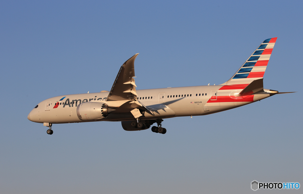 「Blue」 American 787-8 N805AN 着陸します