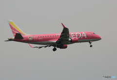 「空色」フジドリーム エンブラエルERJ-175 JA03FJ Landing