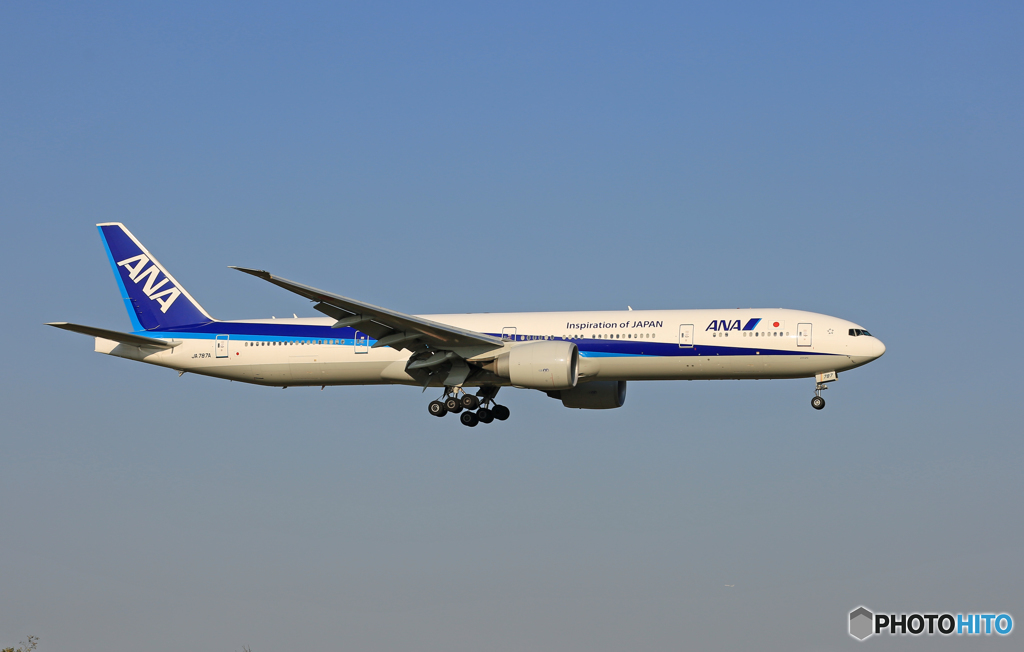 「青が好き」 ANA 777-381 JA787A Landing