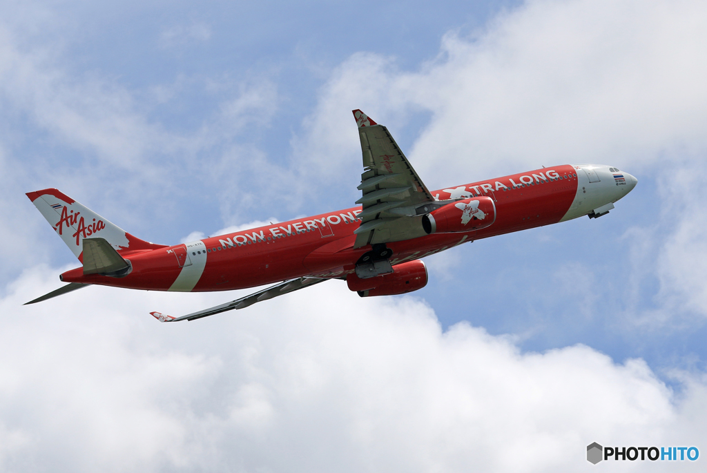 「良い雲」 Air Asia A330-343 HS-XTE 飛び立ちです