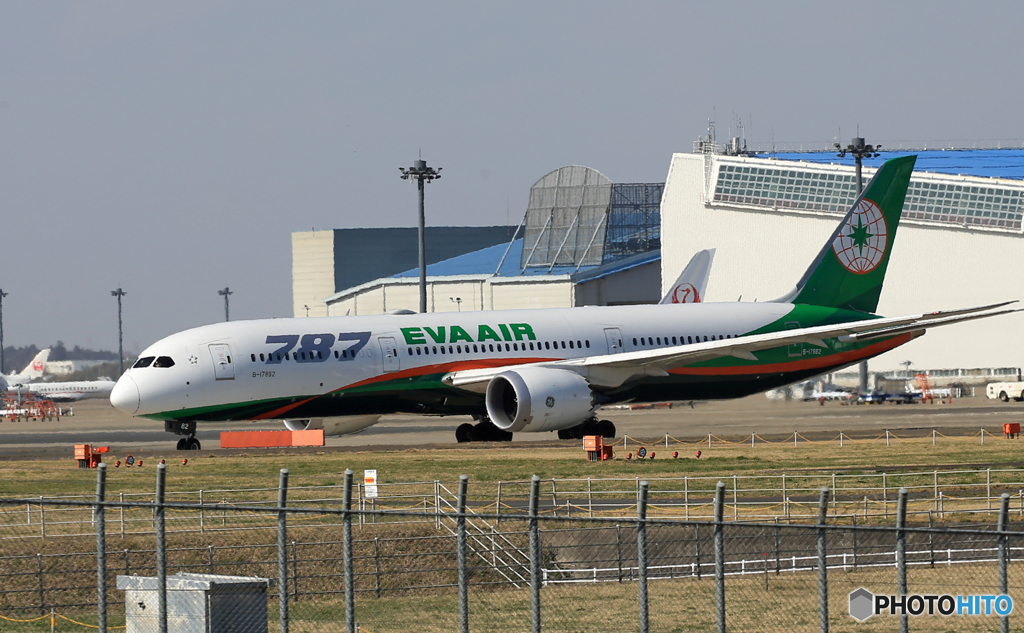 「SKY」 EVA 787-9 B-17882 出発です