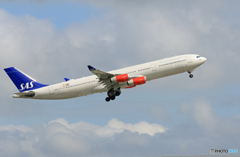 「群青色」 SAS A340-313 OY-KBA 飛び立ちです