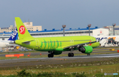 「そらー」 S7 航空 A320-214 VQ-BET 飛び立ちです 