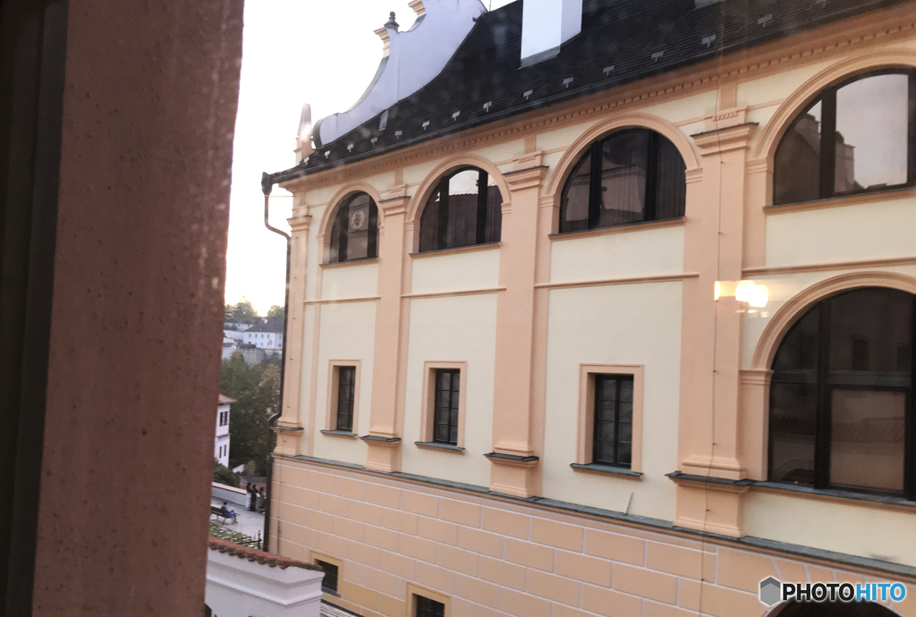 チェコ（１０１２）チェスキー・クルムロフの窓から