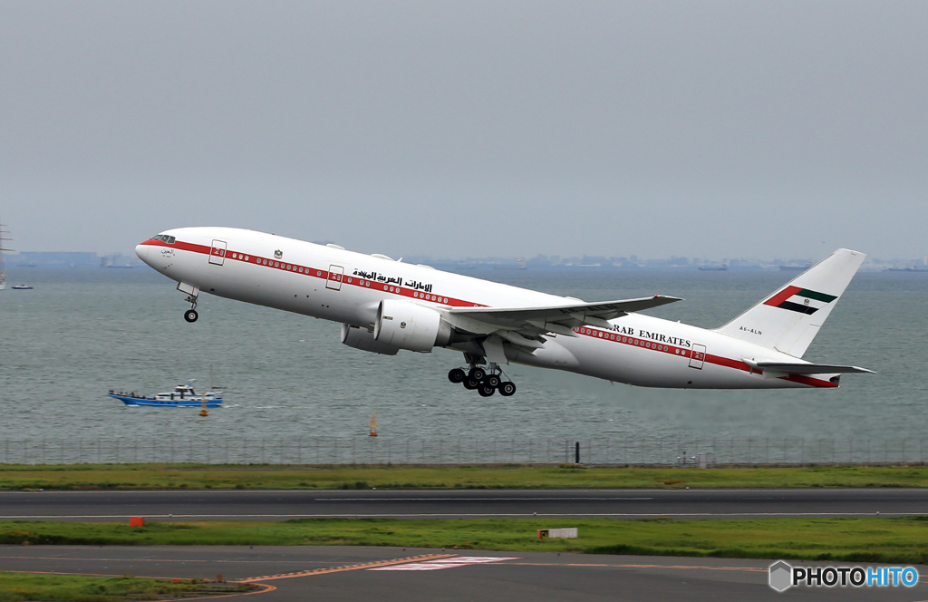 「青色が好き」 UAE アラブ　777-200 A6-ALN Takeoff