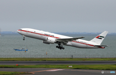 「青色が好き」 UAE アラブ　777-200 A6-ALN Takeoff