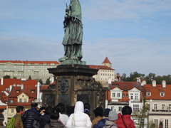 カレル橋（２９９）聖ヤンネポムツキー像・触るとご利益が？