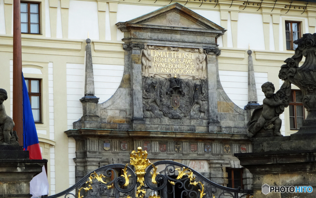 チェコ   (1120)   プラハ城の入り口・ボヘミア王国（首都）