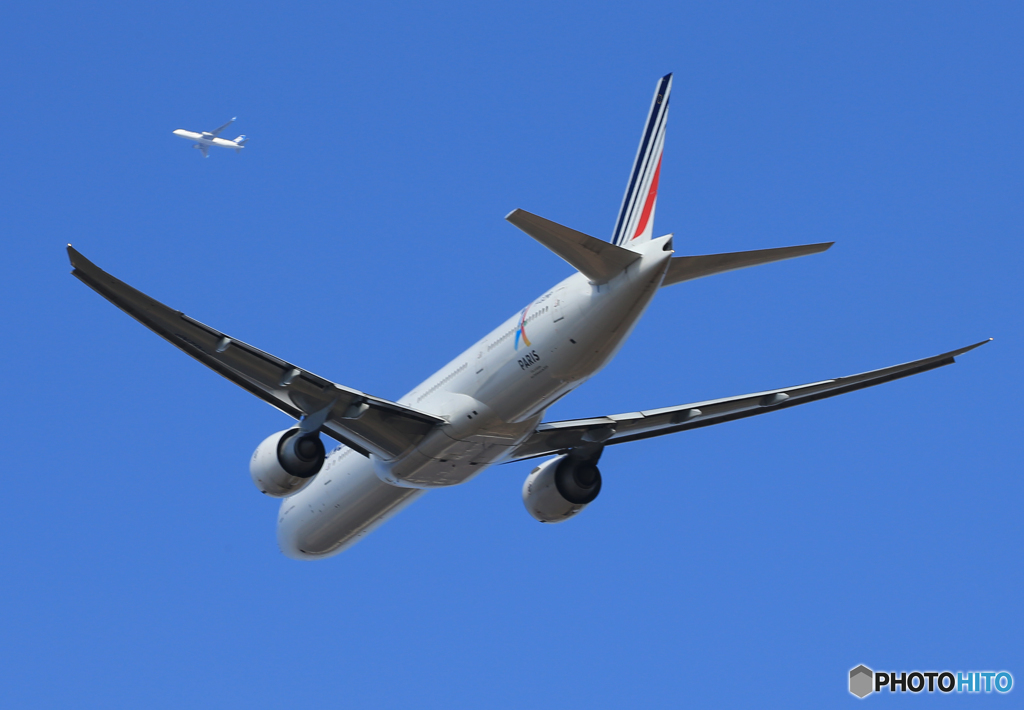 「青が大好き」 Air France 777-200 クロス飛び立ち