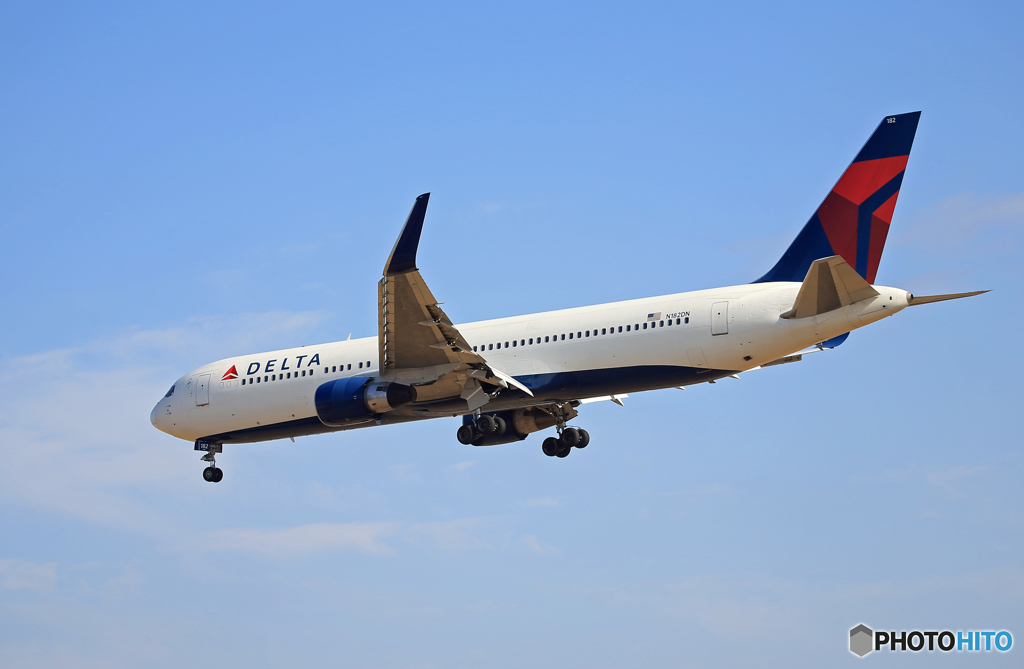 「青」 DELTA 767-332 N182DN Landing 