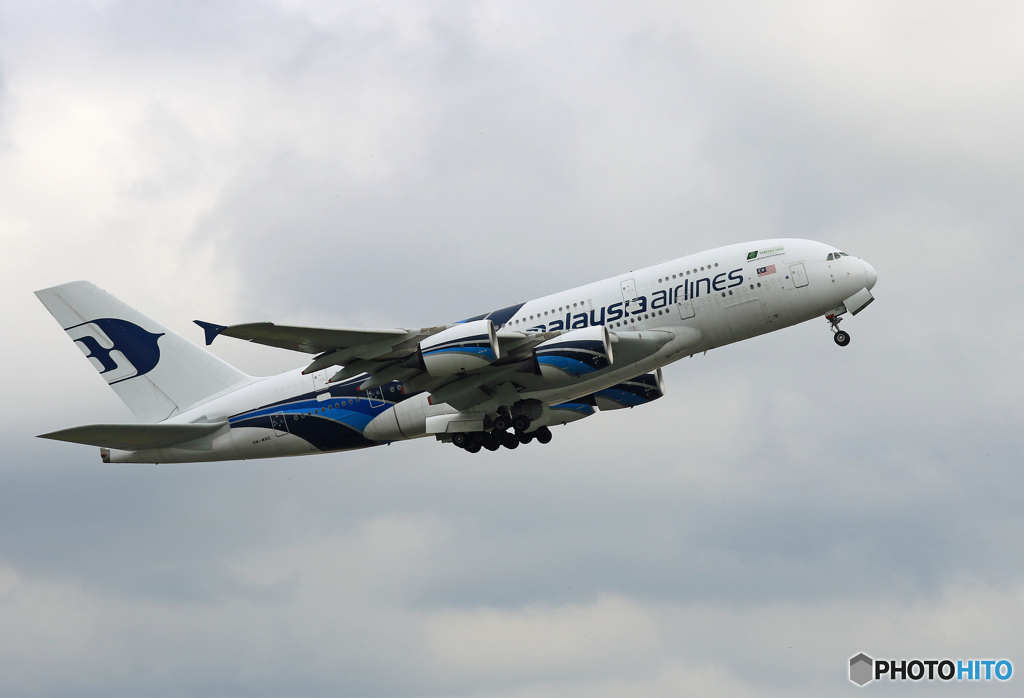 「青が好き」 Malaysia A380-841 Takeoff 