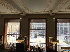 プラハ（１９４）今日はここで ・ ビールとランチですね