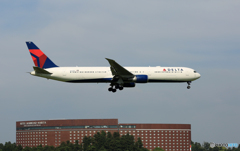 「ぶるー」 DELTA 767-432 N825MH 到着です