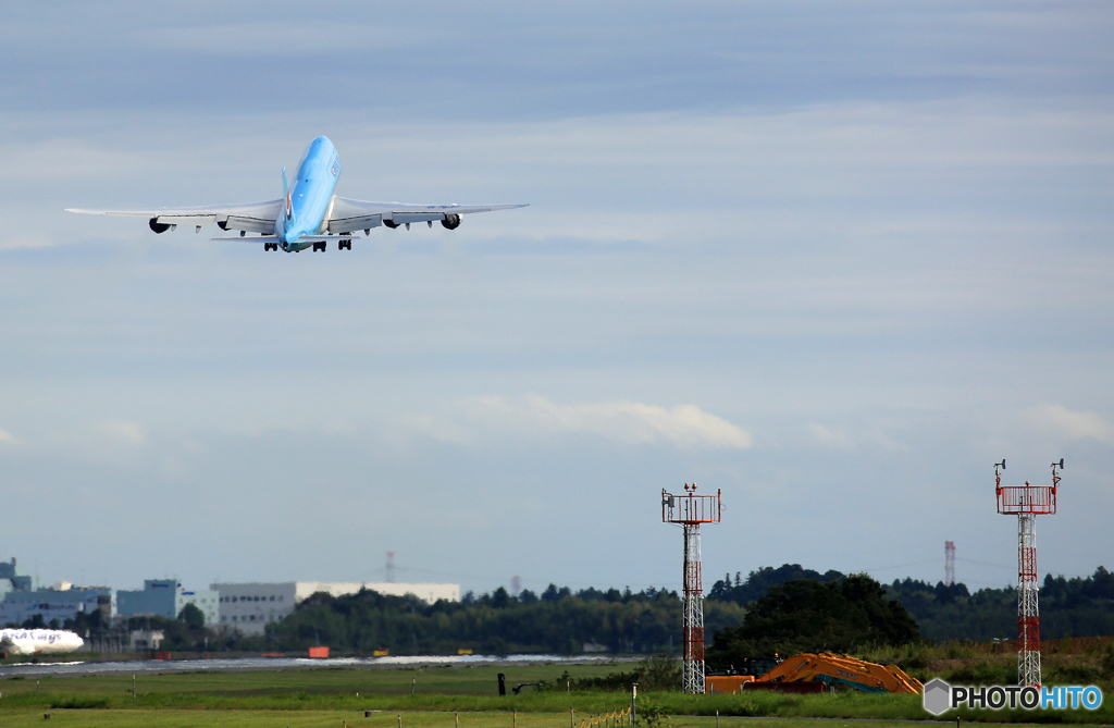 「青い日」 KOREAN 747-8 HL7637 離陸