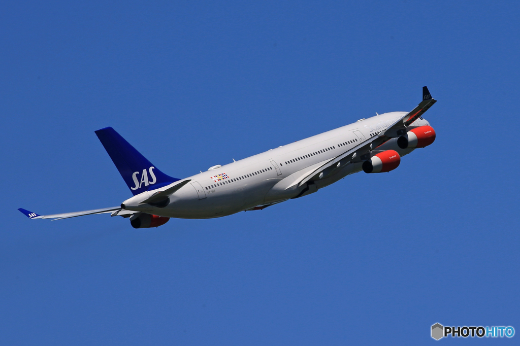 「ブルー」スカンジナビア A340-313 OY-KBI 出発