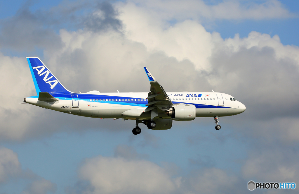 「青い日」 ANA A320-271N JA212A 到着です