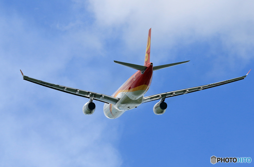 「青が大好き」Hong Kong A330-343 B-LNR飛ぶ