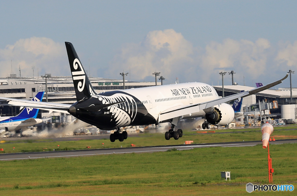 [青い空]　Air　NZ'　787-9 通過