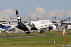 [青い空]　Air　NZ'　787-9 通過