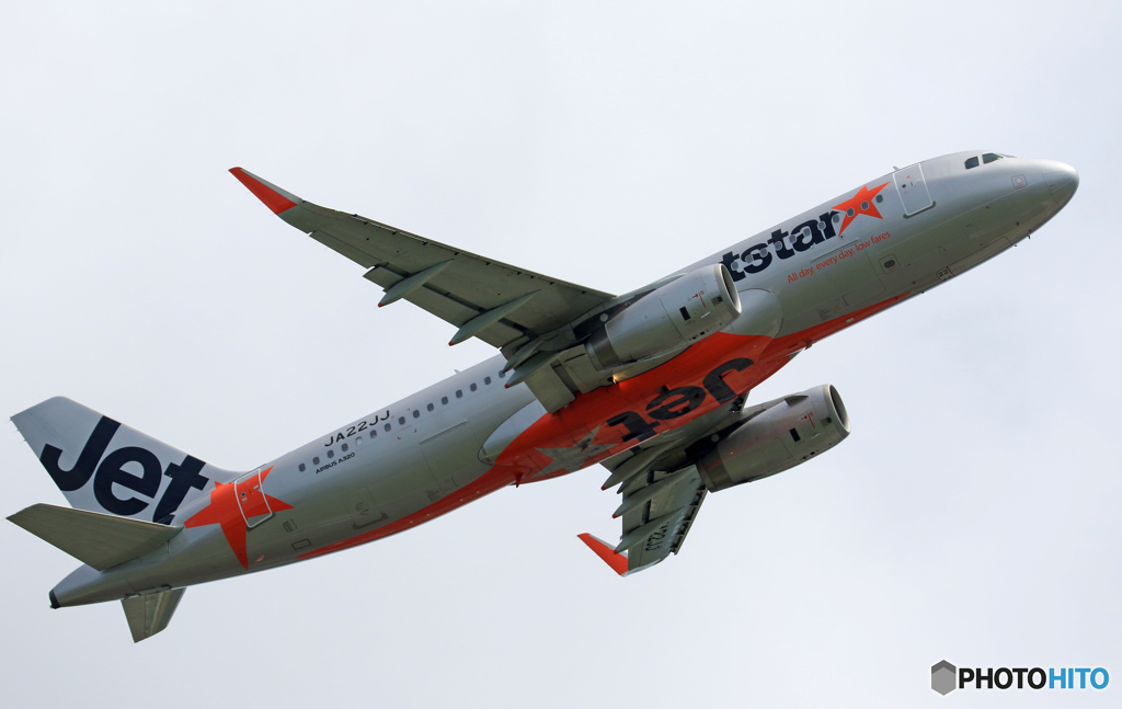 「SKY」 Jetstar A320-232 JA22JJ 飛び立ちです