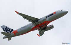「SKY」 Jetstar A320-232 JA22JJ 飛び立ちです
