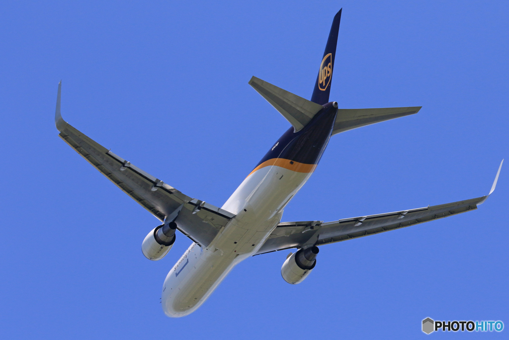 「青色」 UPS 767 N347UP Takeoff