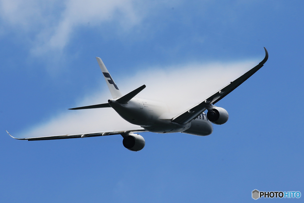 「真青の空」フィンランド A350-941 ☮ベイパー飛行