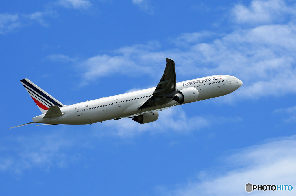 [青い空] Air France 777-200 F-GZNR Takeoff