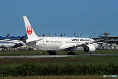 「青い日」JAL 787-8 JA817J  出発します
