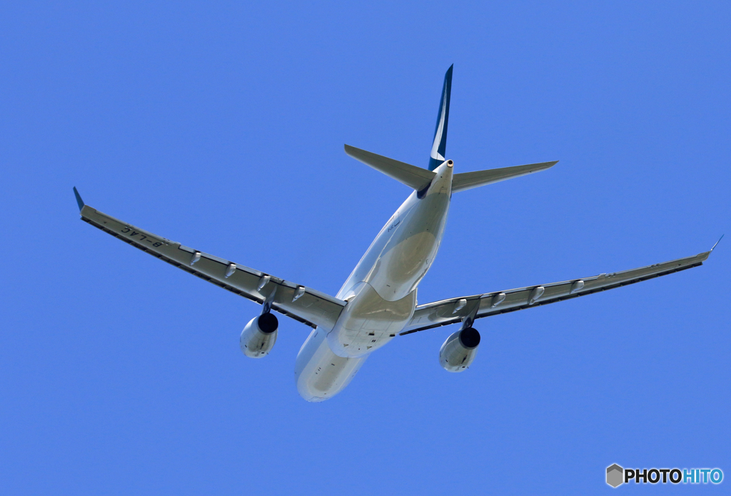 「青が大好き」 Cathay A330-342 B-LAC 離陸