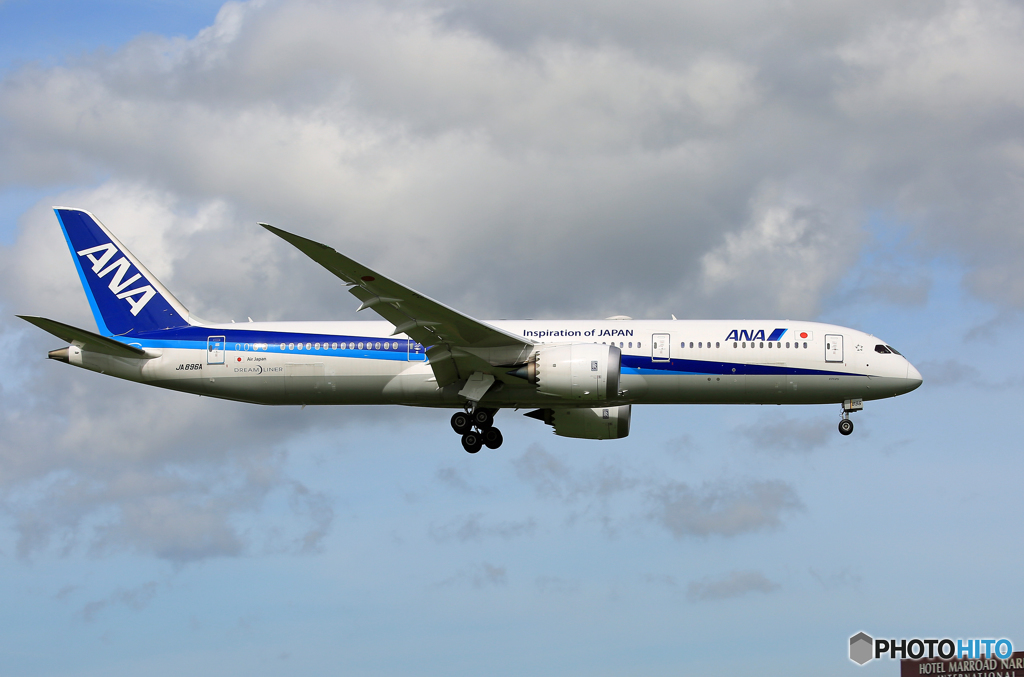 「ぶるー」 ANA 787-9 JA896A 到着です