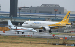 「晴れ」? 朝日航洋セスナ６８０JA680C 離陸します