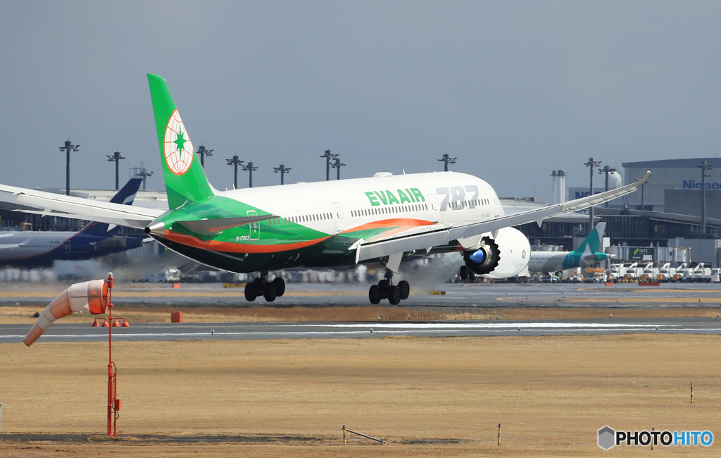  「晴れ」EVA 787-9 B-17883 通過