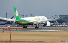  「晴れ」EVA 787-9 B-17883 通過