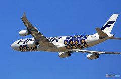 「青色」Finnair 「マリメッコ・ウニッコ」A340-313 Takeoff