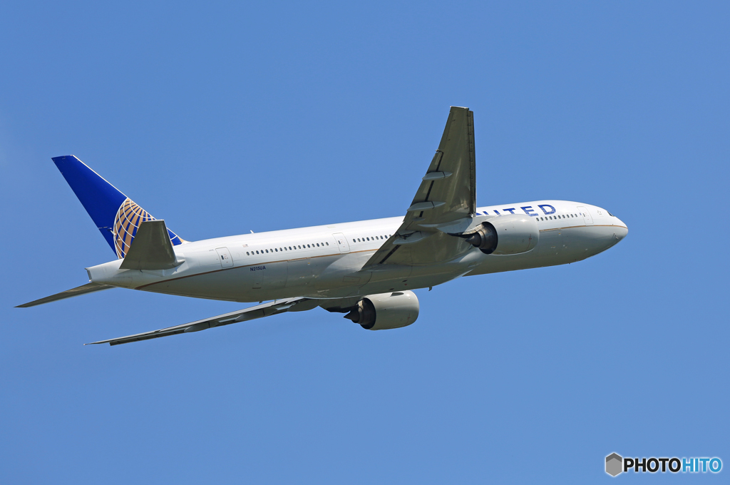 [青い空]　UNITED 777-222 N215UA Takeoff