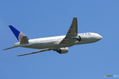 [青い空]　UNITED 777-222 N215UA Takeoff