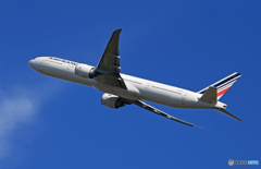 「良い空～」Air France 777-328 F-GZNI  出発です