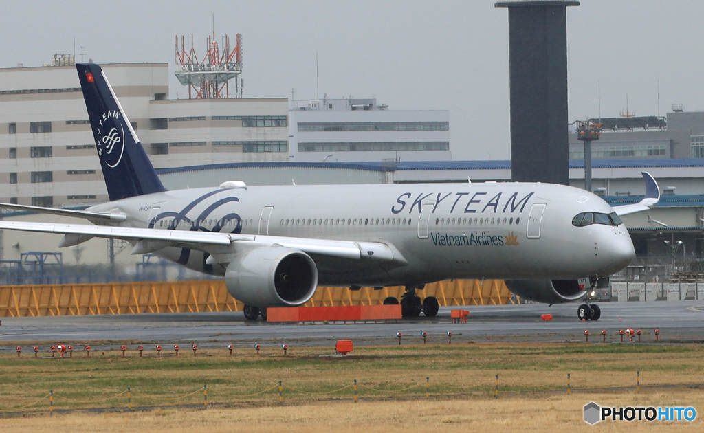 「青」 ? Vietnam SKY A350-941 VN-A397出発です