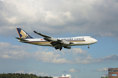 「はれー」 Singapore 747-400 Cargo 到着です