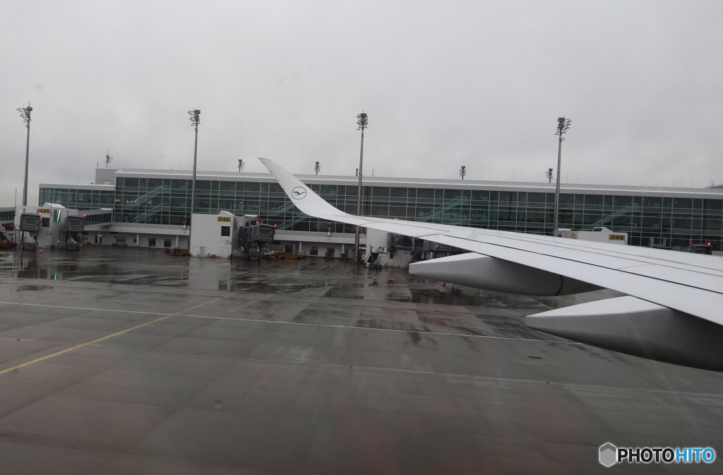 ミュンヘン国際空港に着いたら、雨でした！