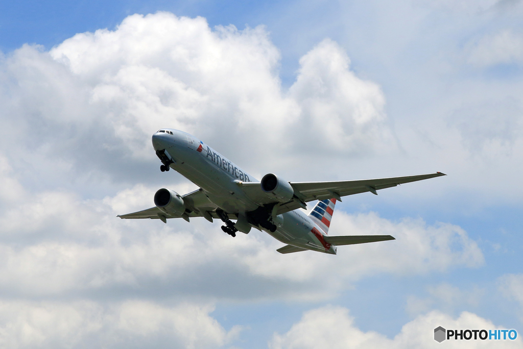 [青い空]　American 777-223 N755AN 飛行