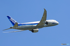 「SKY」 ANA 787-8 JA827A 出発です