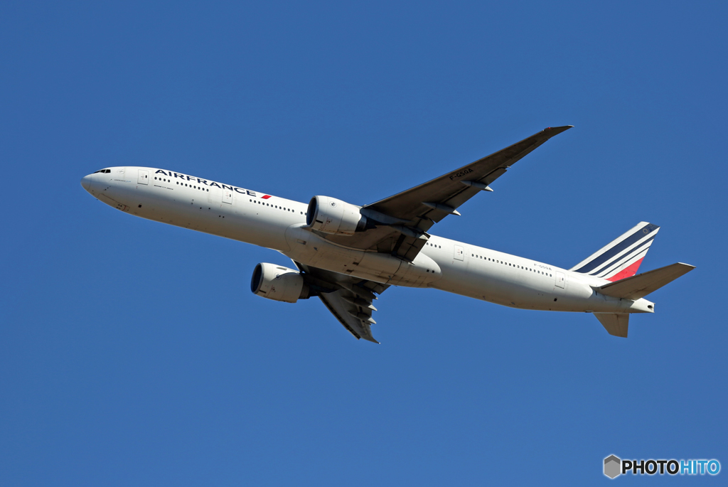 「晴れ」 Air France 777-328 F-GSQA出発です