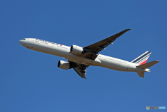 「晴れ」 Air France 777-328 F-GSQA出発です