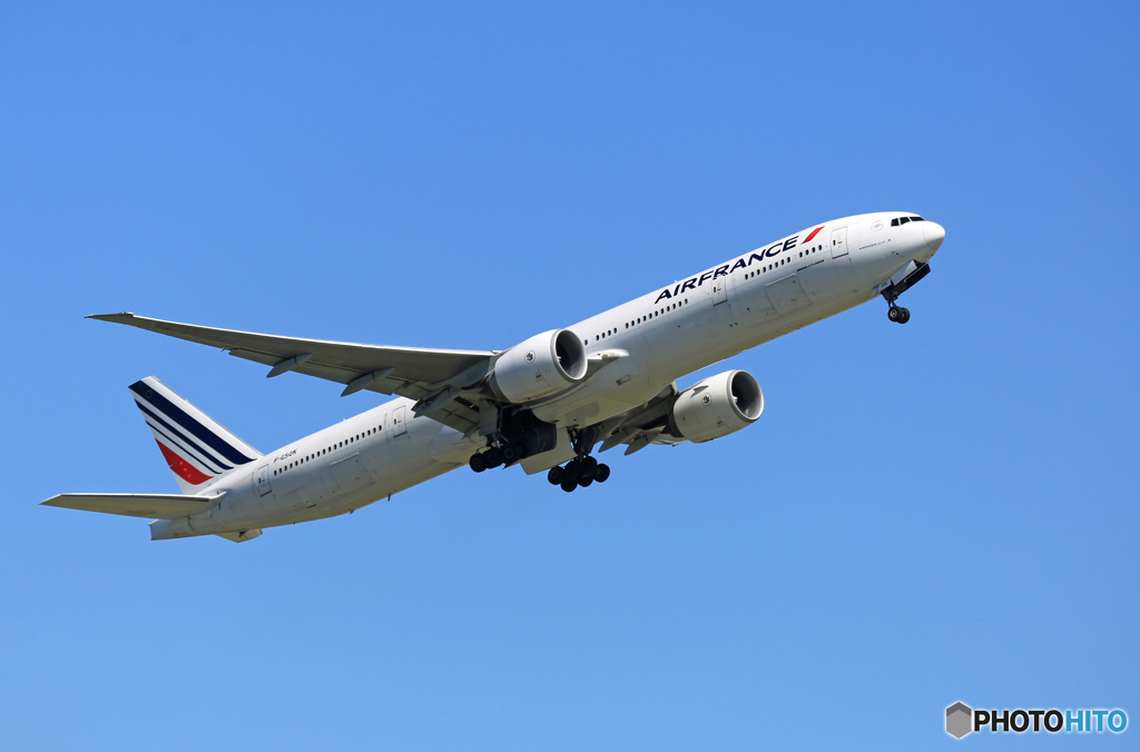 「スカイ」 Air France 777-328 F-GSQK 出発です