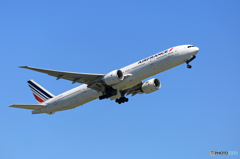 「スカイ」 Air France 777-328 F-GSQK 出発です